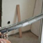 Разрезаем профиль для свода арки из гипсокартона Разрезаем профиль для свода арки из гипсокартона